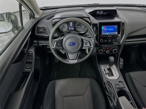 Used 2022 Subaru Crosstrek 2.0i image 2