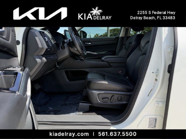 Used 2024 Nissan Pathfinder SL AWD/4WD image 18