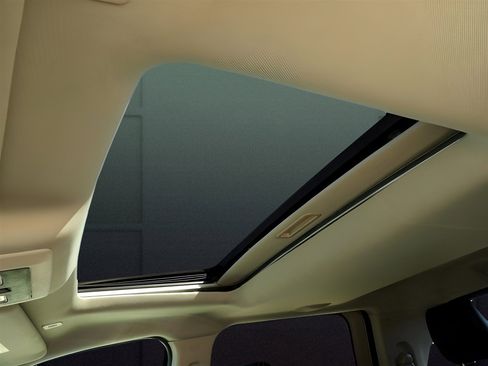 Used 2018 RAM 3500 Laramie w/ Sport Appearance Group image 13