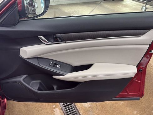 Used 2019 Honda Accord EX image 21