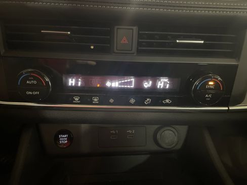 Used 2024 Nissan Rogue SV image 37