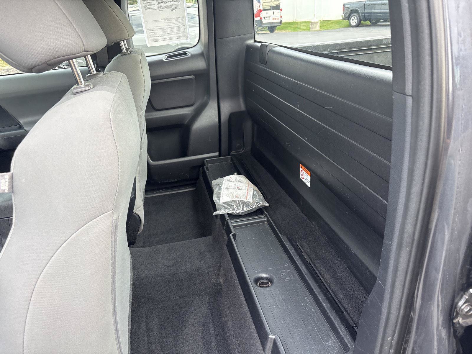 Used 2018 Toyota Tacoma SR AWD/4WD image 10