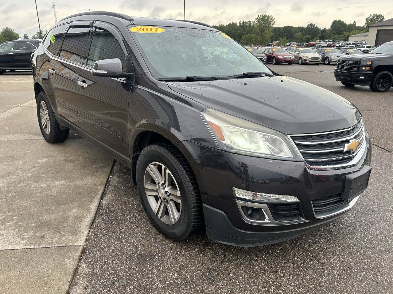 Used 2017 Chevrolet Traverse LT FWD image 3