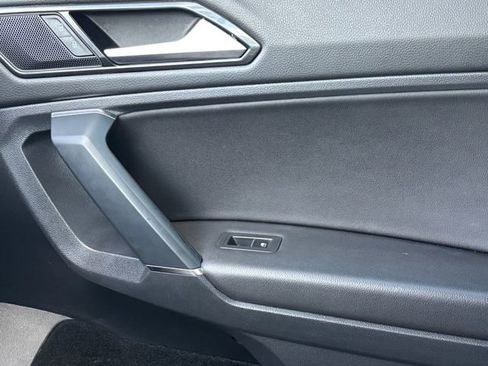 Used 2018 Volkswagen Tiguan SEL FWD image 31