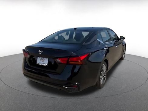 Used 2025 Nissan Altima 2.5 SV FWD image 14