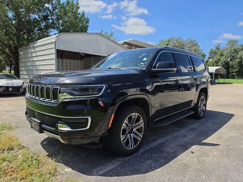 Used 2024 Jeep Wagoneer Series II w/ Flexible Seating Group AWD/4WD image 7