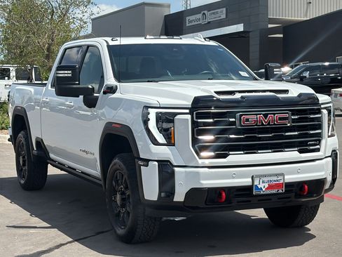 Used 2025 GMC Sierra 2500 AT4 w/ AT4 Premium Plus Package AWD/4WD image 3
