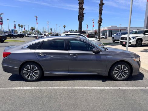 Used 2018 Honda Accord Touring image 4