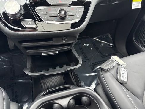 New 2026 Chrysler Pacifica Select image 29