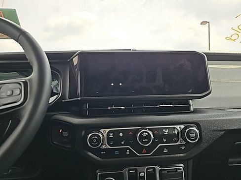 Used 2024 Jeep Wrangler Unlimited image 6