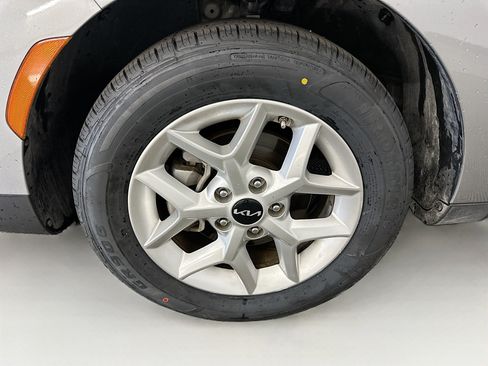 Used 2025 Kia Soul LX w/ LX Technology Package FWD image 34