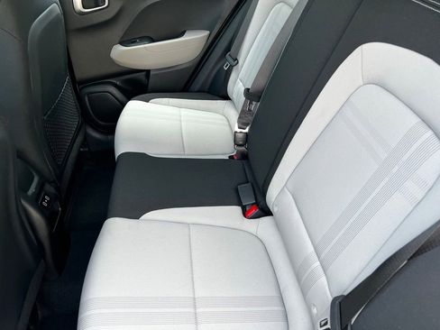 Certified 2024 Hyundai Venue SEL FWD image 34