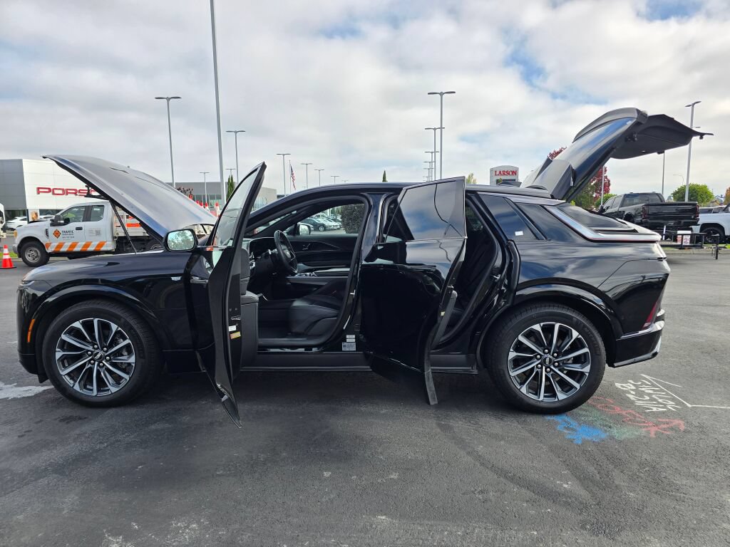 Used 2024 Cadillac Lyriq Sport AWD/4WD image 11