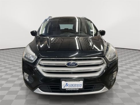 Used 2018 Ford Escape SE FWD image 2