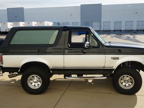 Used 1995 Ford Bronco XLT image 17