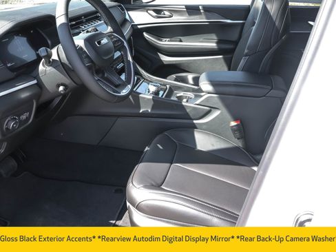 New 2025 Jeep Grand Cherokee Limited w/ Luxury Tech Group II image 5