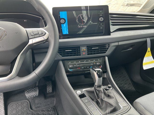 New 2025 Volkswagen Jetta SE FWD image 21