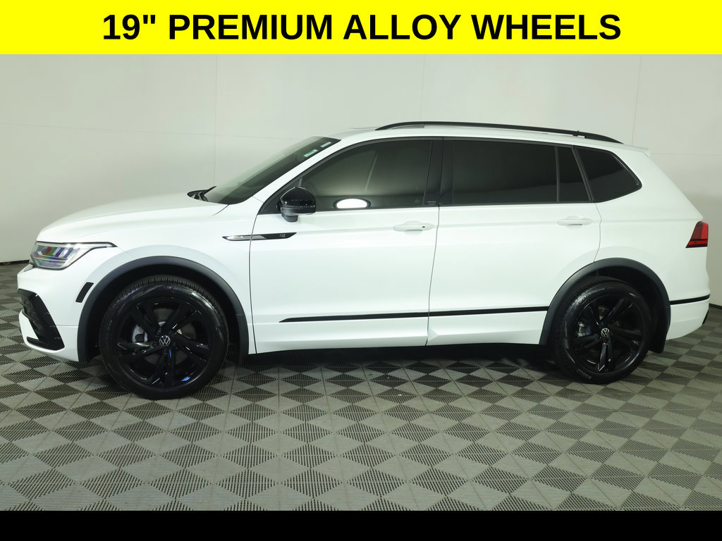Used 2024 Volkswagen Tiguan SE R-Line AWD/4WD image 7