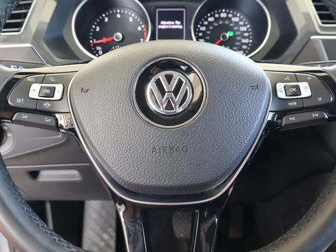 Used 2020 Volkswagen Tiguan SE w/ Panoramic Sunroof Package image 23