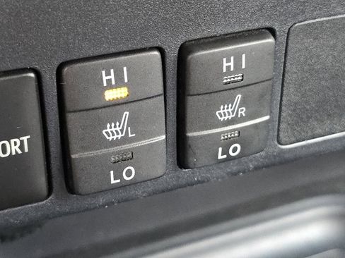 Used 2017 Toyota RAV4 Limited image 8