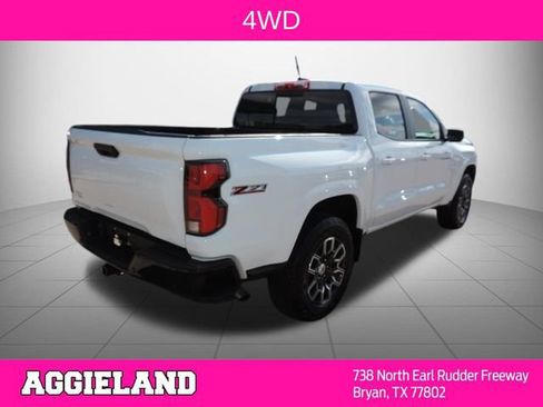 Used 2025 Chevrolet Colorado Z71 w/ Technology Package AWD/4WD image 4