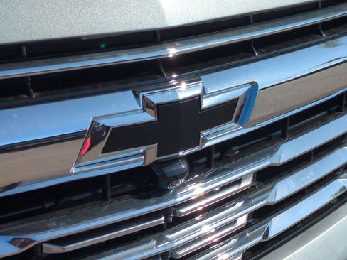 New 2026 Chevrolet Suburban Premier w/ Sun And Tow Package image 24