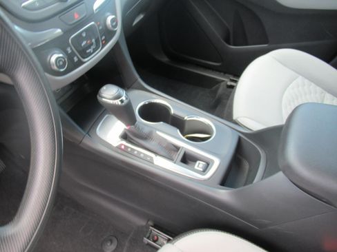 Used 2020 Chevrolet Equinox LT w/ LPO, Floor Liner Package FWD image 16