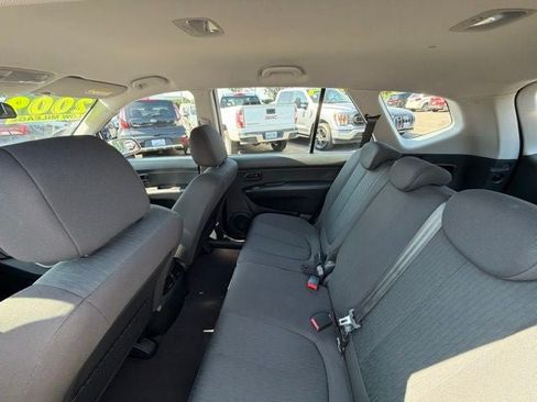 Used 2009 Kia Rondo LX FWD image 26