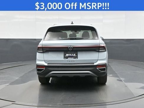 New 2026 Volkswagen Taos SE image 6