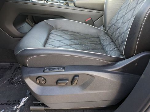 Used 2025 Volkswagen Atlas SEL Premium R-Line image 22