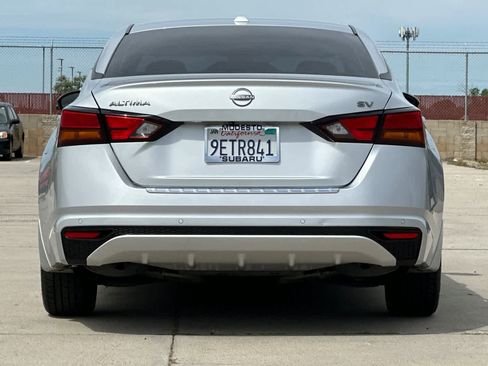 Used 2023 Nissan Altima 2.5 SV image 4