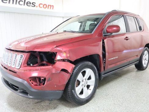 Used 2015 Jeep Compass Latitude AWD/4WD image 2