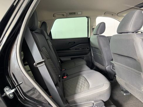 Used 2024 Nissan Pathfinder SV image 26