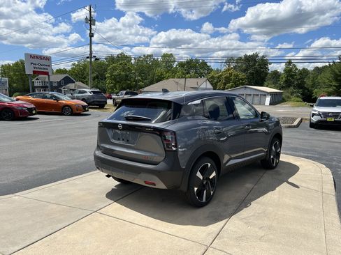 New 2025 Nissan Kicks SR image 10