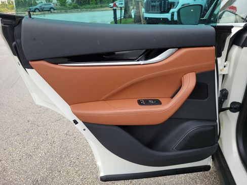 Used 2022 Maserati Levante GT image 12