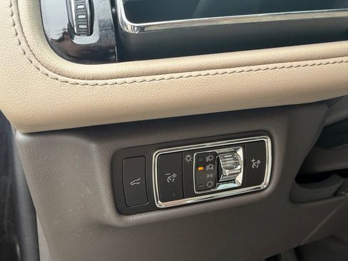 Used 2023 Lincoln Aviator AWD w/ Premium Package image 14