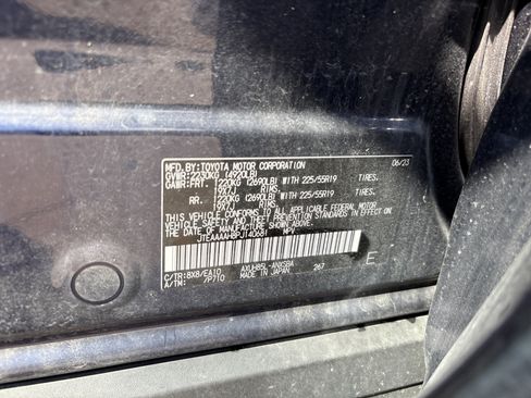 Used 2023 Toyota Venza Limited AWD/4WD image 34
