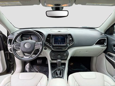 Used 2019 Jeep Cherokee Limited FWD image 3