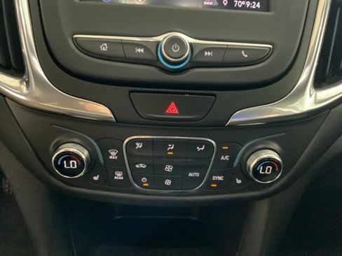 Used 2021 Chevrolet Equinox LT FWD image 21