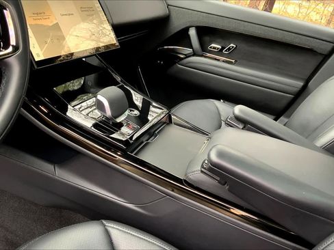 Used 2025 Land Rover Range Rover Sport Dynamic SE image 16