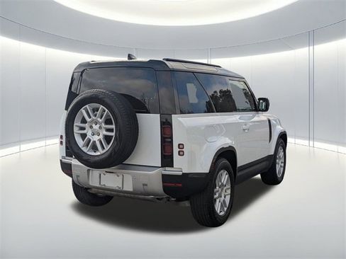 Used 2025 Land Rover Defender 90 S image 5