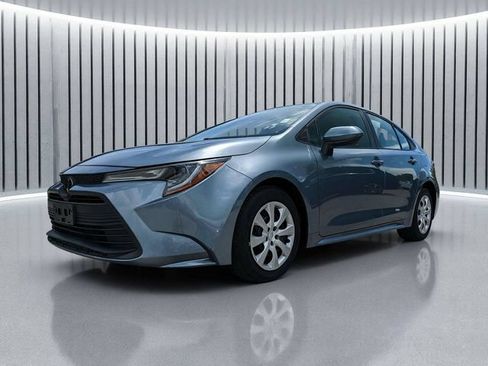 Used 2025 Toyota Corolla LE FWD image 8