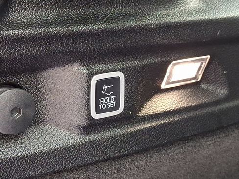Used 2021 Jeep Grand Cherokee L Overland w/ Luxury Tech Group IV AWD/4WD image 34