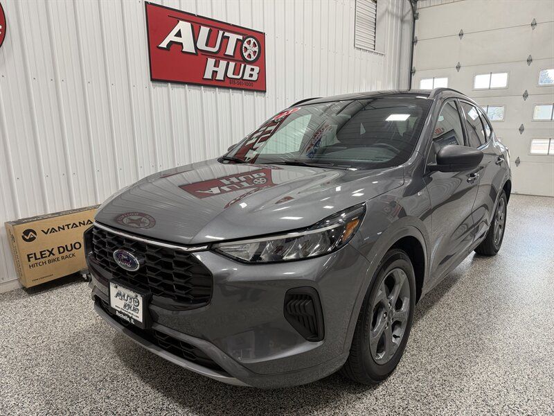 Used 2023 Ford Escape ST-Line w/ Tech Pack #1 FWD image 2