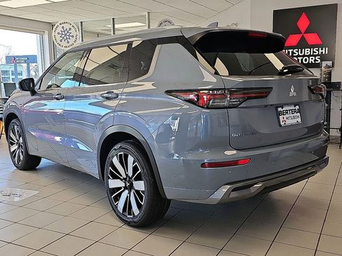 New 2026 Mitsubishi Outlander SEL image 3