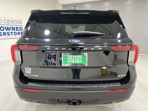 Used 2025 Ford Explorer Active image 7