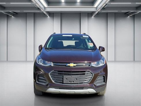 Used 2021 Chevrolet Trax LT image 2