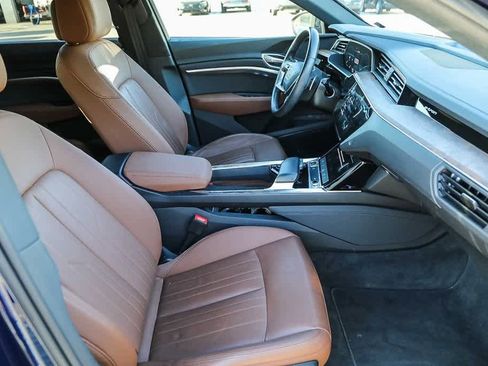 Used 2022 Audi e-tron Premium w/ Convenience Plus Package image 15