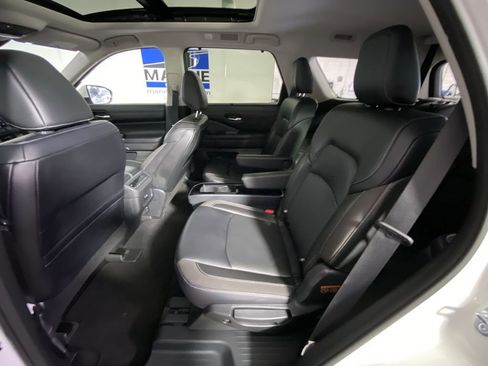 Used 2022 Nissan Pathfinder SL w/ SL Premium Package FWD image 32