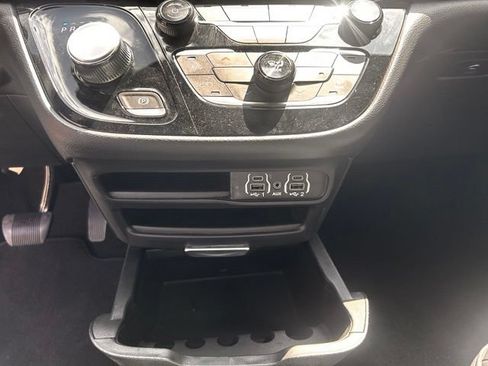 Used 2025 Chrysler Pacifica Select FWD image 29